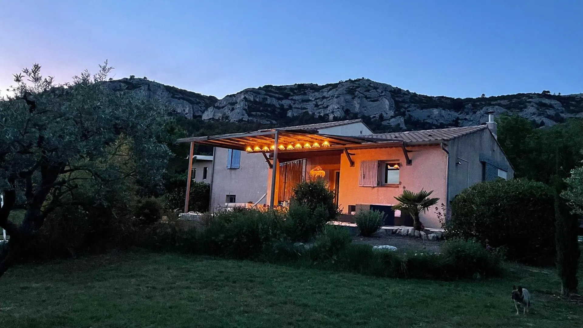 Une Maison En Provence Piscine Au Pied Du Luberon Merindol 0*,  France